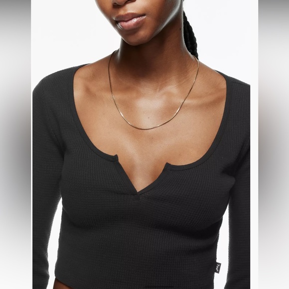 Aritzia, TNA mustard yellow, crop waffle scoop neck - Picture 4 of 5